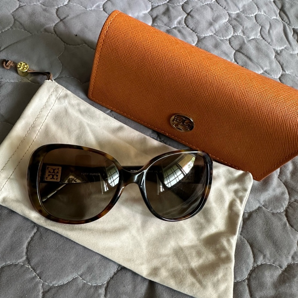 Tory Burch Tortoiseshell Frame Sunglasses with Orange Hard Case and dust bag